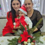 Chlopiec-pokazuje-stroik