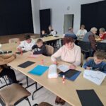 dzieci wycinają bałwany