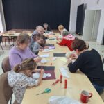 dzieci wycinają bałwany