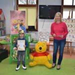 Czarek trzyma dyplom