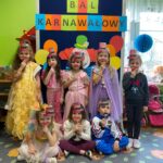 Dzieci z kapeluszami