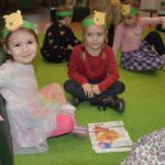 Dziewczynki ułożyły puzzle