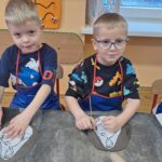 Chłopcy podczas warsztatów