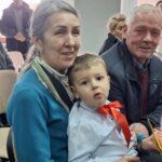 chłopiec z dziadkami