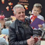 chłopiec z dziadkiem