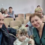 dziewczynka z dziadkami