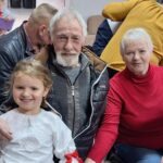 dziewczynka z dziadkami