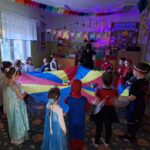 zabawy z chustą Klanza