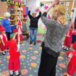 Babcie-bawia-sie-z-wnukami