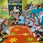 Cała grupa Żuczków na dywanie