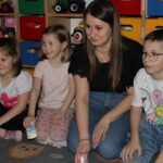 Dobranocka w oddziale Biedronek- rodzice z dziećmi