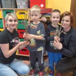 Dzieci dają bazie p. Gosi i p. Ewie