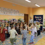 Dzieci z oddziału Biedronek śpiewają piosenkę