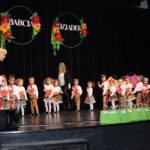 Dzieci z oddziału Żuczki jada pociągiem do babci i dziadka