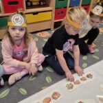 Dziewczynka układ domino