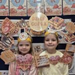 Dziewczynki w fotobudce