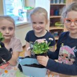 Dziewczynki z kwiatkami