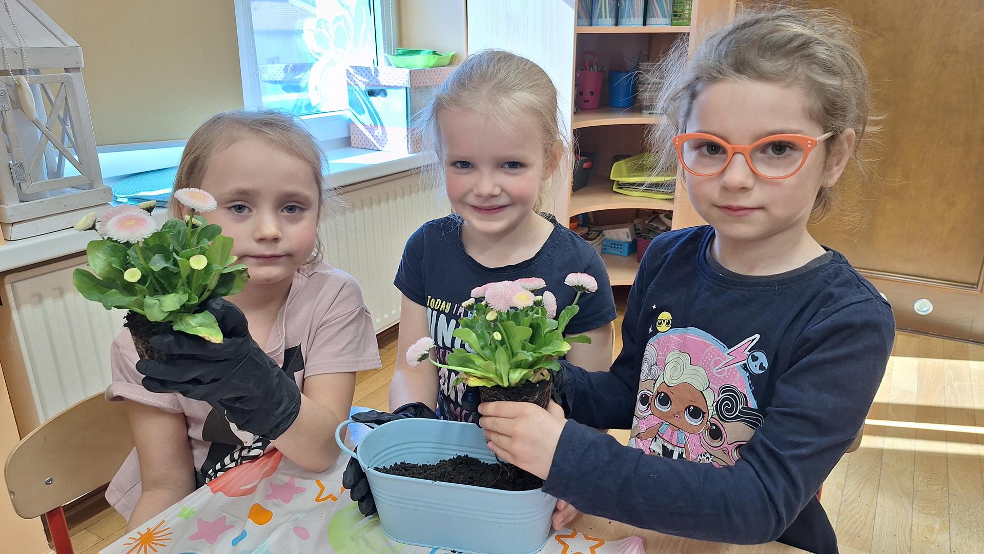 Dziewczynki z kwiatkami