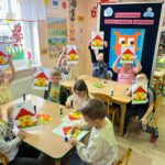 dzieci kodują obrazek