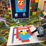 dzieci kodują obrazek