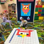 dzieci kodują obrazek