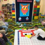 dzieci kodują obrazek