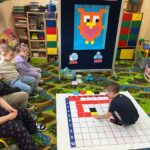 dzieci kodują obrazek