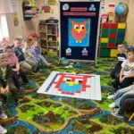 dzieci kodują obrazek