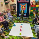 dzieci kodują z robotem dash