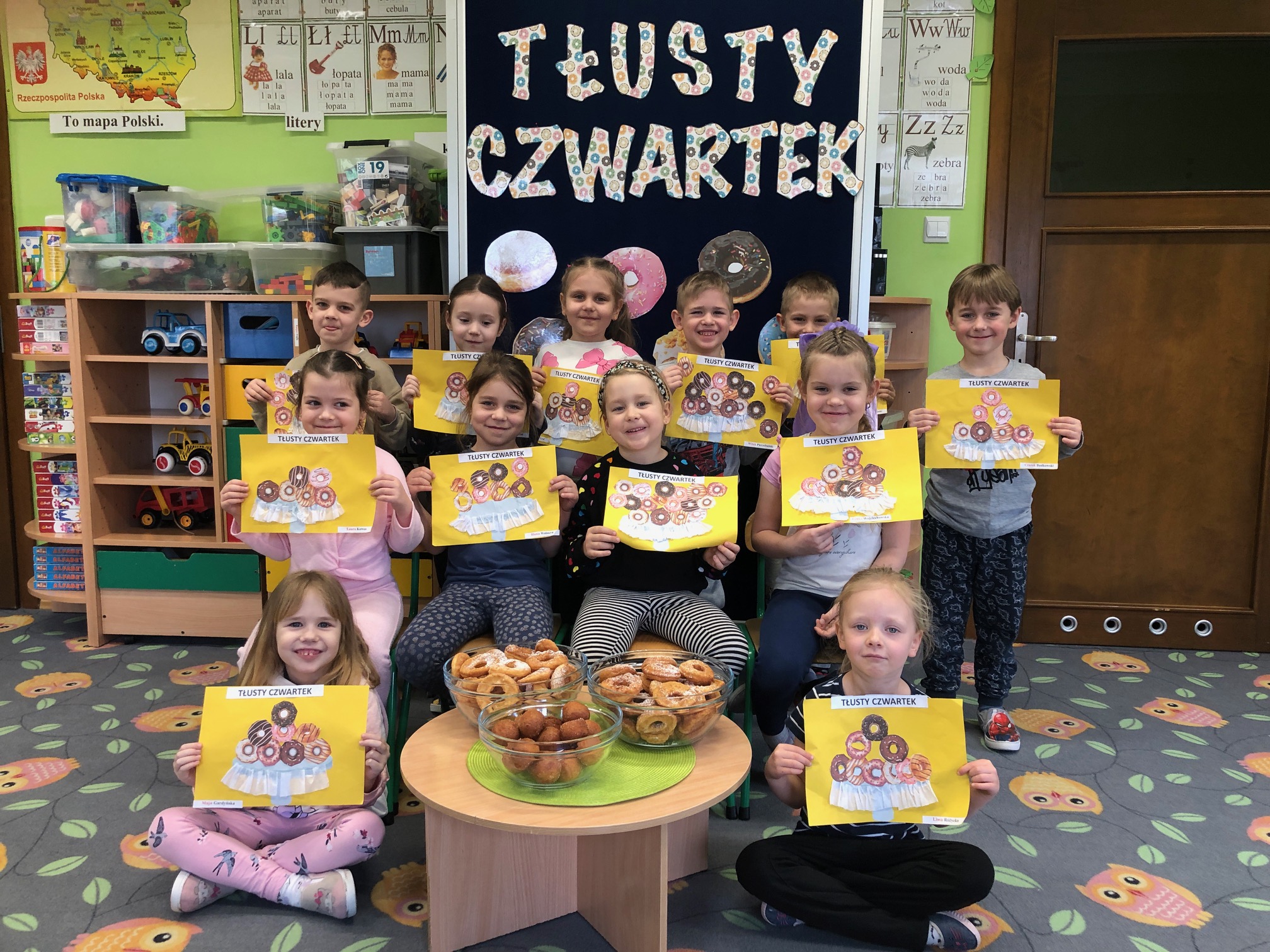 Motylki z pracą plastyczną ,,Tłusty czwartek_