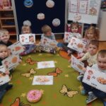 Mróweczki poznają historię pączków