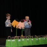 Przedszkolaki recytują wierszyki