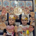 Przedszkolaki w fotobudce