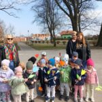 Przedszkolaki-z-oddzialu-Zuczki-podczas-pozegnania-zimy-a-przywitania-wiosny