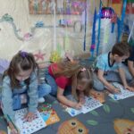 Stokrotki z kartami pracy