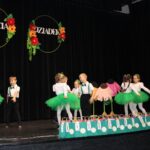 Taniec twist w wykonaniu dzieci