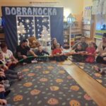 Zabawa integracyjna gumą sensoryczną