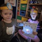 Zmysł dotyku- zabawa z latarką