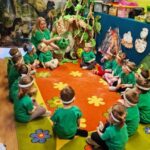 Żuczki oglądają jaja dinozaurów