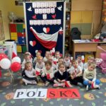 Bratki z flagą Polski