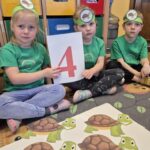 Dzieci dopasowały liczbę do żółwi