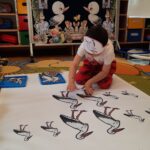 Dzieci podczas układania matematycznych rytmów