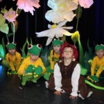 Dzieci przebrane za żaby