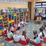 Dzieci słuchają legendy