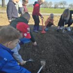 Dzieci-wspolnie-grabia