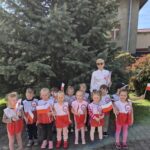 Dzieci z flaga Polski