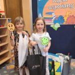 Dzieci z oddziału Biedronek podczas warsztatów edukacyjnych- kącik wymiany