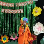 klaun recytuje wiersz