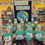 Przedszkolaki-z-wykonana-praca-plastyczna