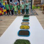 Sciezka-sensoryczna-u-dzieci-z-oddzialu-Krasnoludki